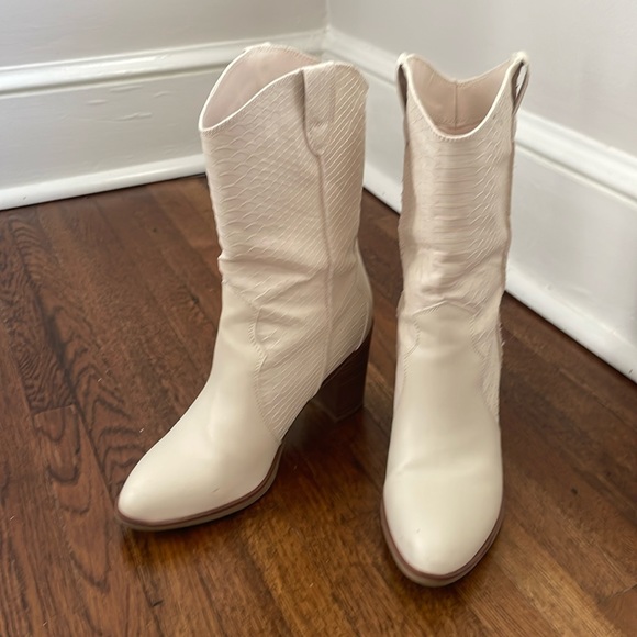 White 3/4 Cowboy Boots - Picture 1 of 7